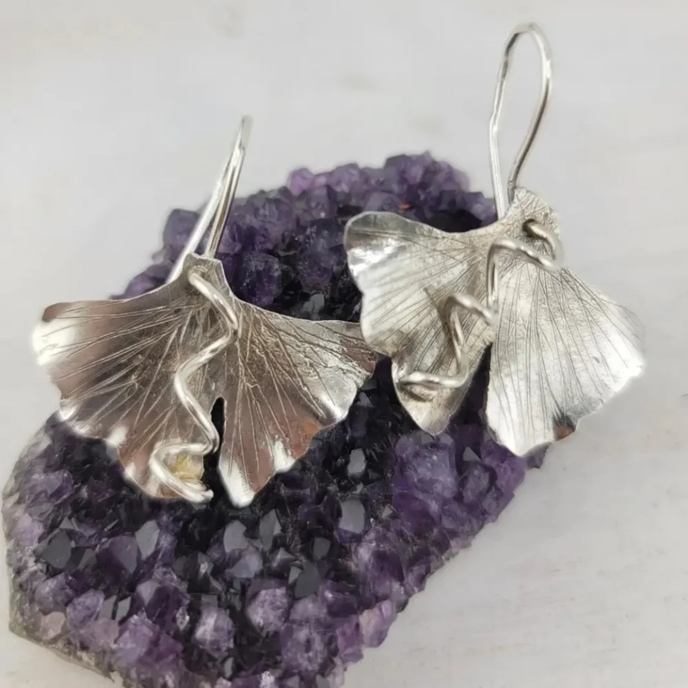 GORGEOUS GINKGO SUPIMA LEAF DANGLING HANDMADE EARRINGS IN STERLING SILVER METAL - Picture 2 of 5